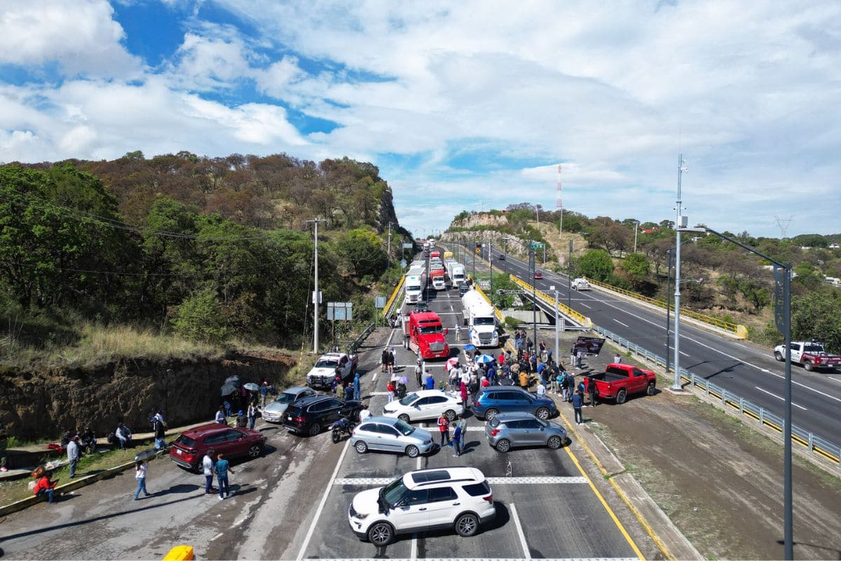 Luego de siete horas, manifestantes de Haras del Bosque liberan el Periférico 1 retiran protesta Haras del Bosque en Periférico Ecológico