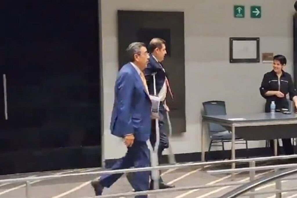 Sergio Salomón y Alejandro Armenta acuden a reunión con AMLO y Sheinbaum