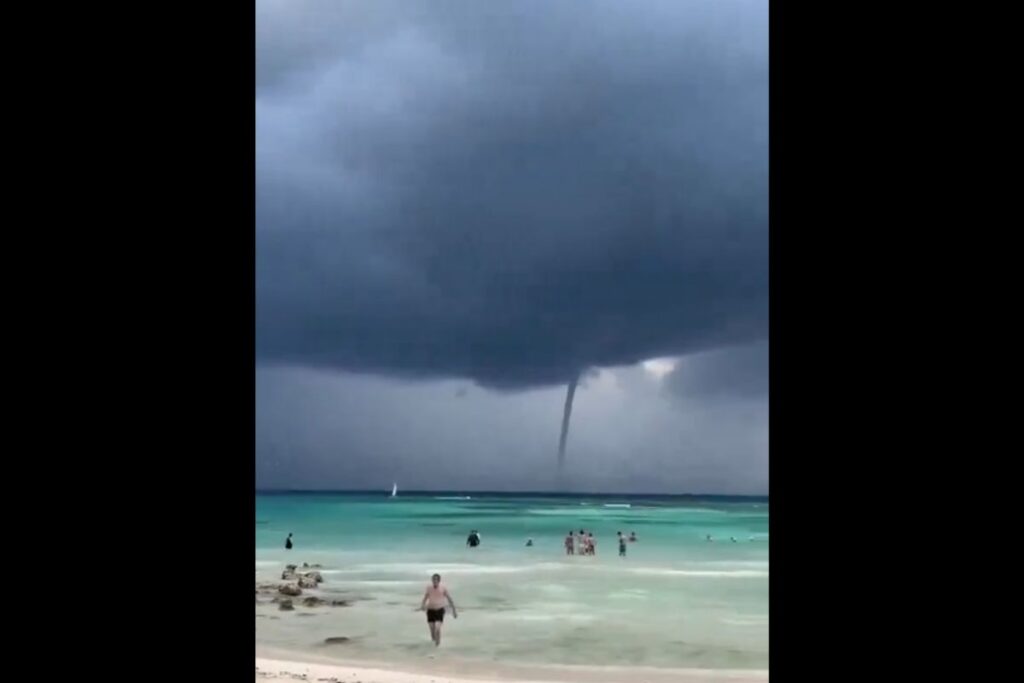 tromba marina en Tulum
