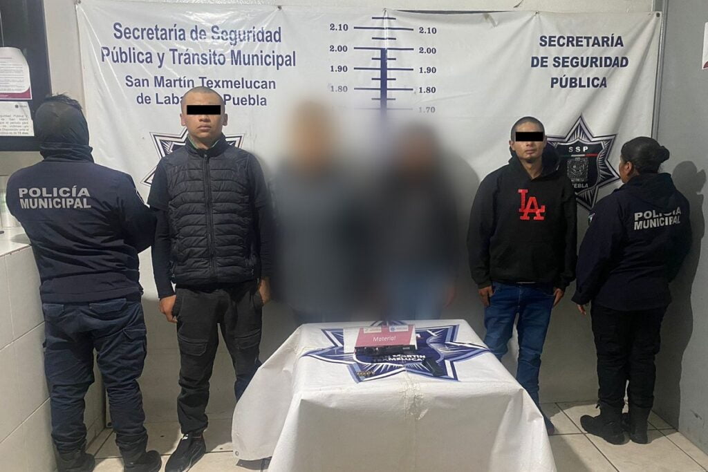 Detienen a 4 personas en Texmelucan por portación ilegal de un arma de fuego