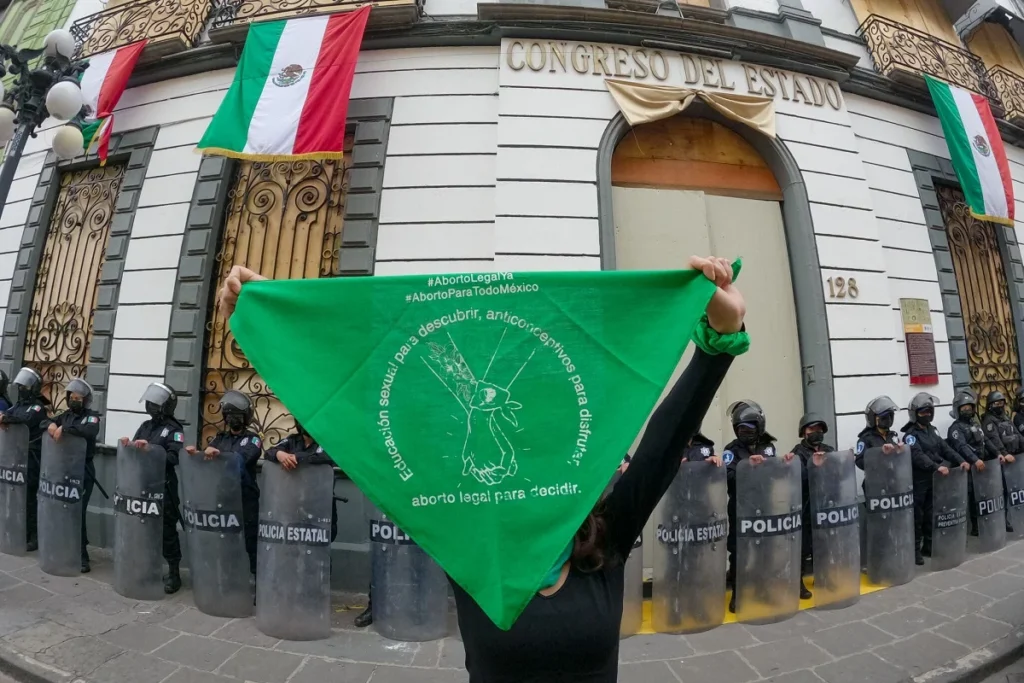 En qué consiste el acompañamiento de CAFIS para el aborto en Puebla