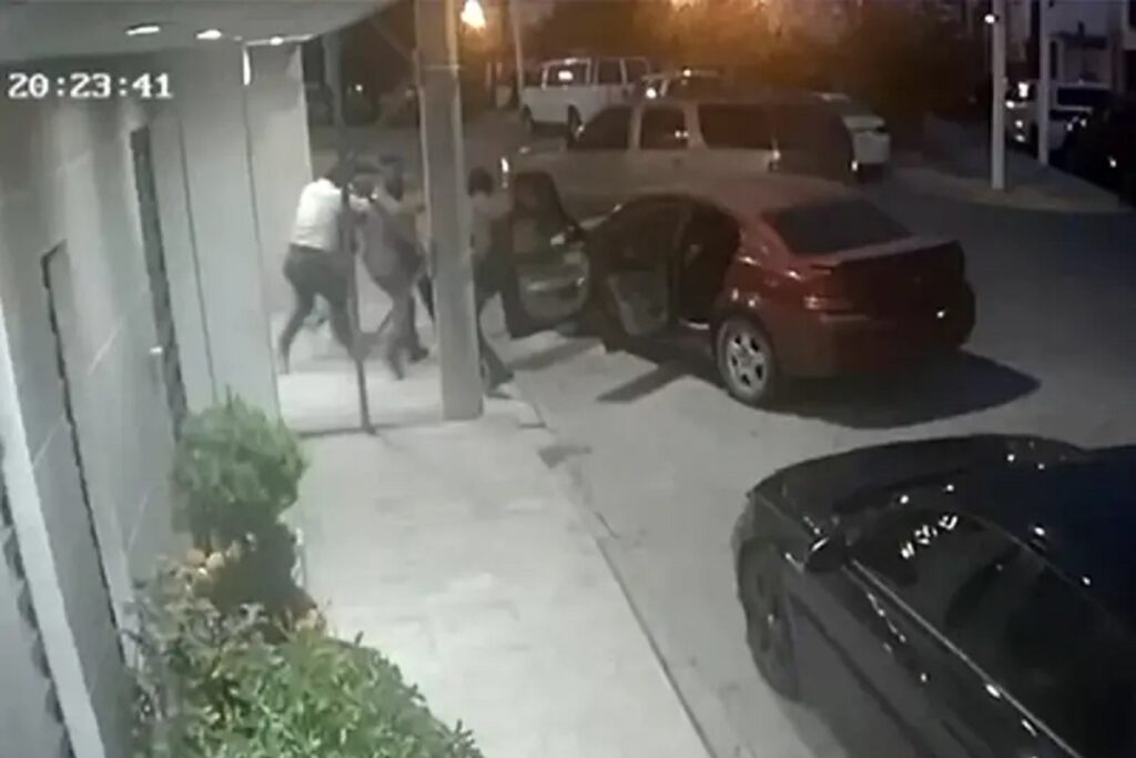 VIDEO: El momento en el que secuestran a profesor de secundaria en Reynosa, frente a su hija menor