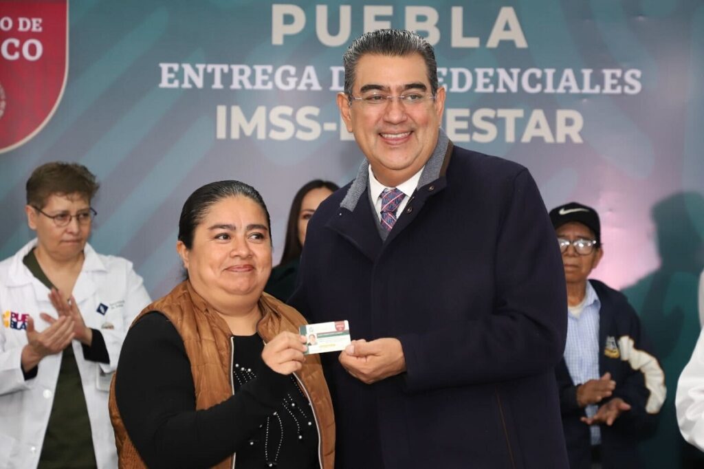Inicia Sergio Salomón entrega de credenciales del programa IMSS Bienestar