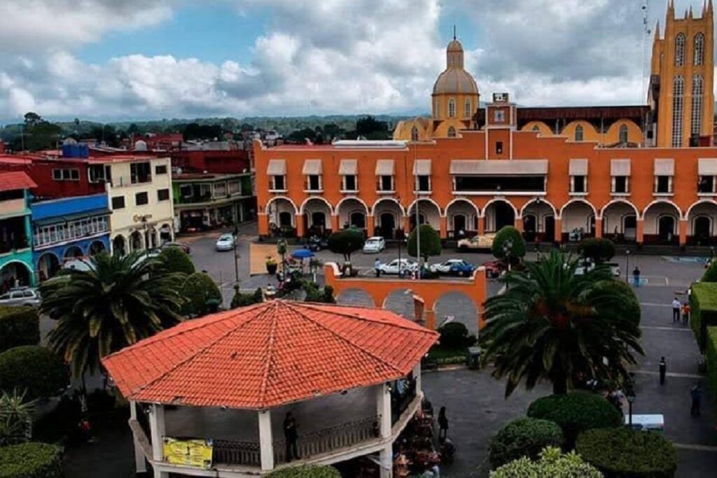 Joven se quita la vida en el tianguis de Xicotepec