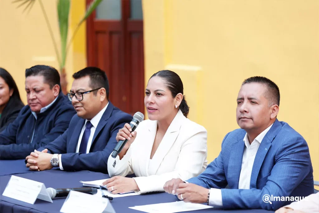 Lupita Cuautle y Edmundo Tlatehui Reunion de Transicion 2