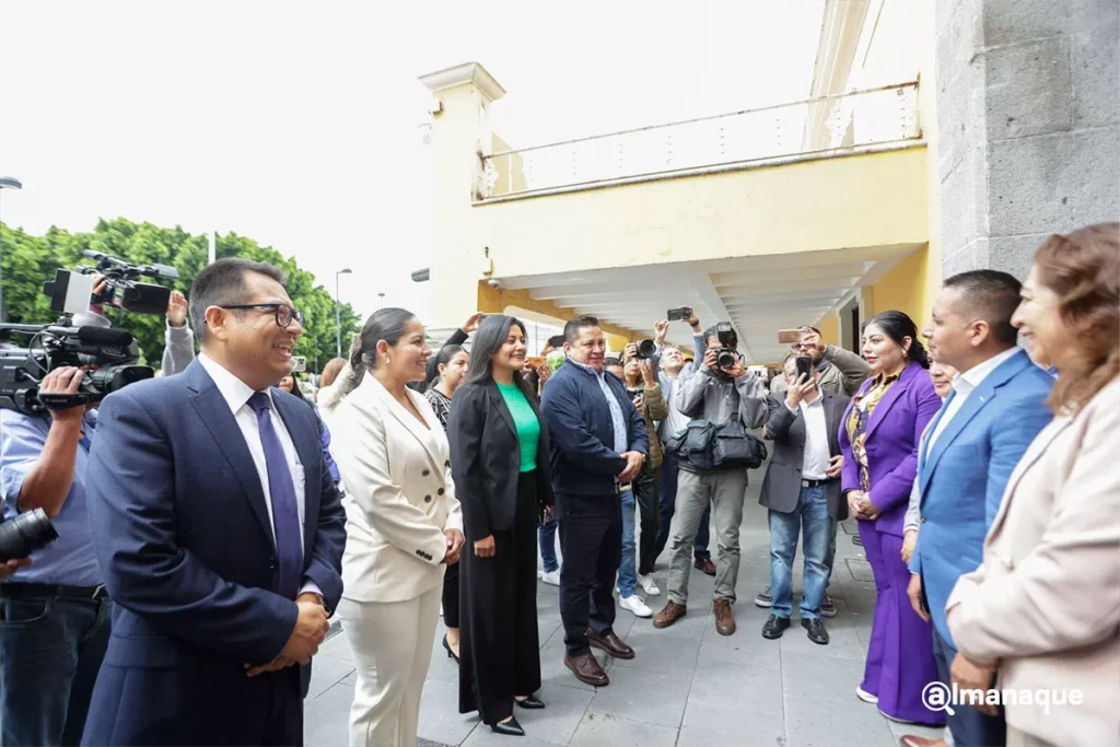 Lupita Cuautle y Edmundo Tlatehui Reunion de Transicion 6