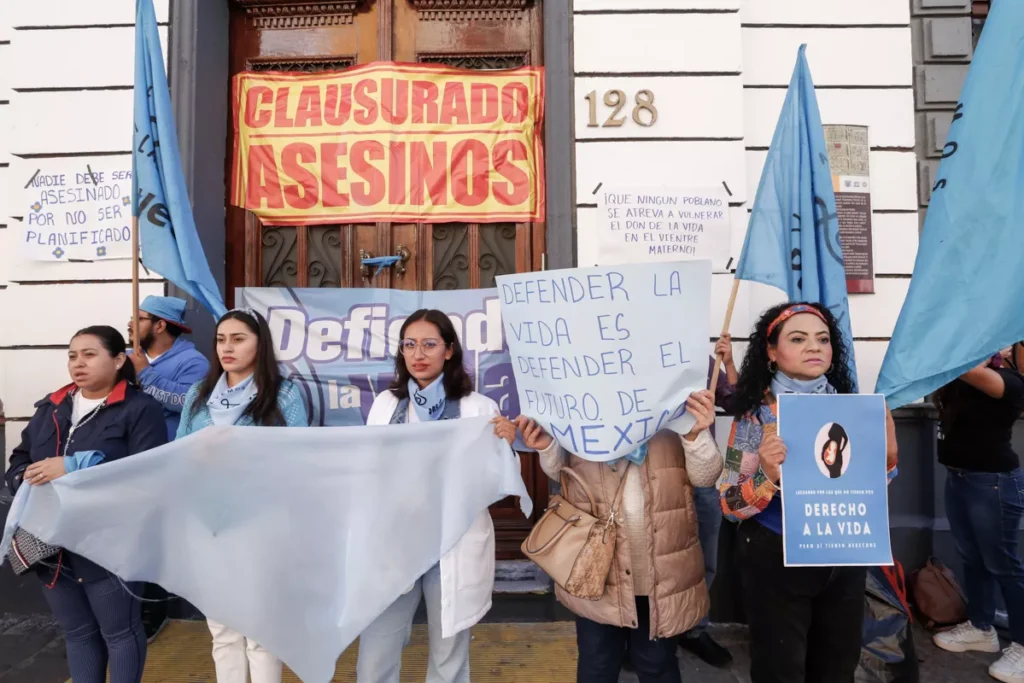 Manifestacion contra el Aborto congreso del estado de Puebla 2
