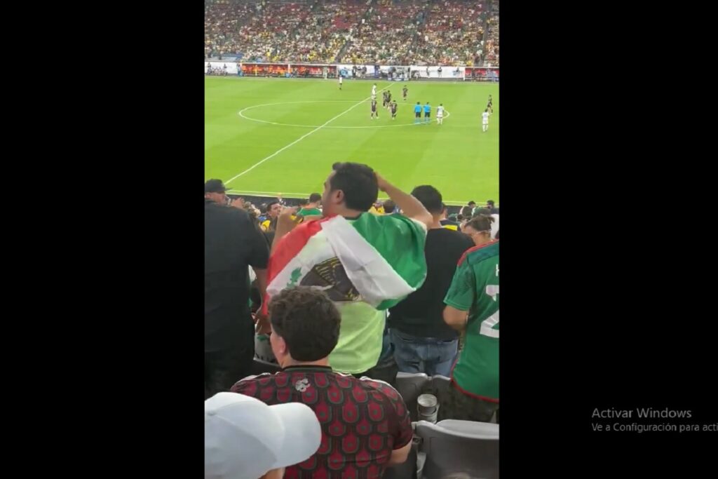 Máynez reaparece bailando en el partido México vs Ecuador en Arizona