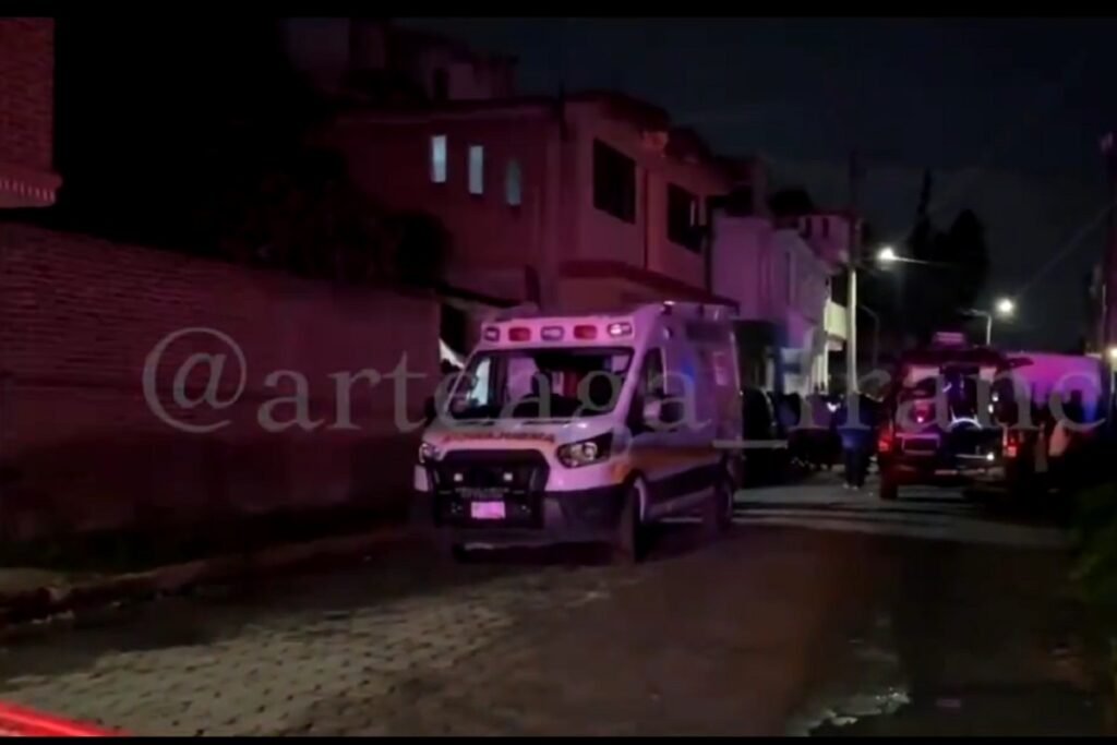 Tragedia en Coronango Autobus embiste a un auto y deja a una familia muerta frente a la Técnica 45