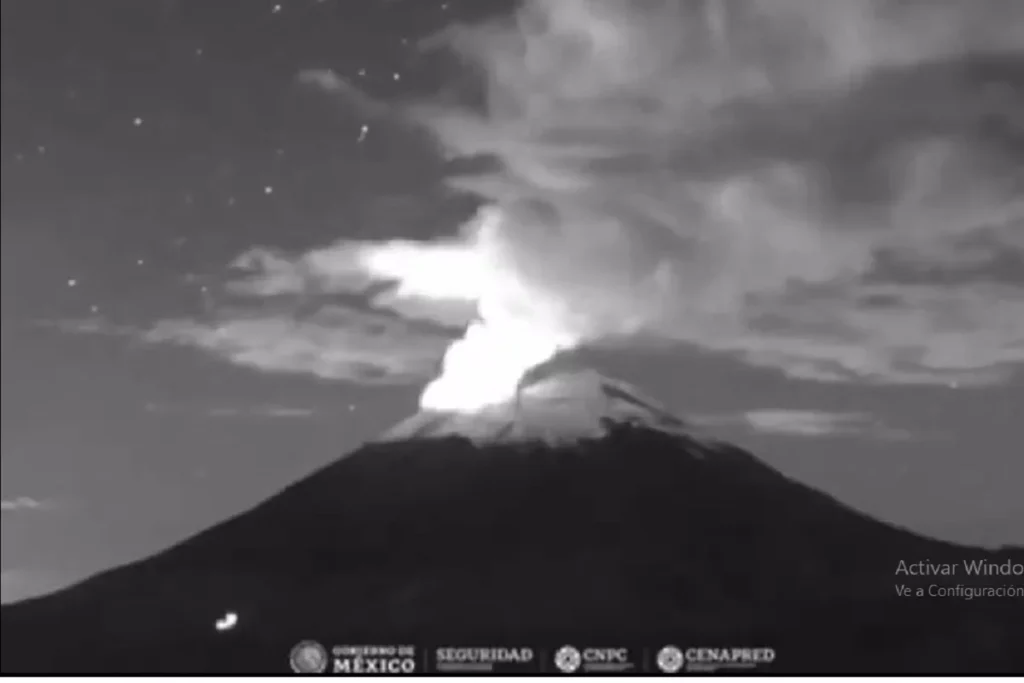 Popocatépetl lanza material incandescente este 14 de julio