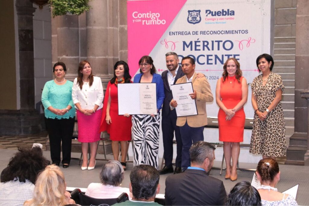 Adán Domínguez bono funcionarios