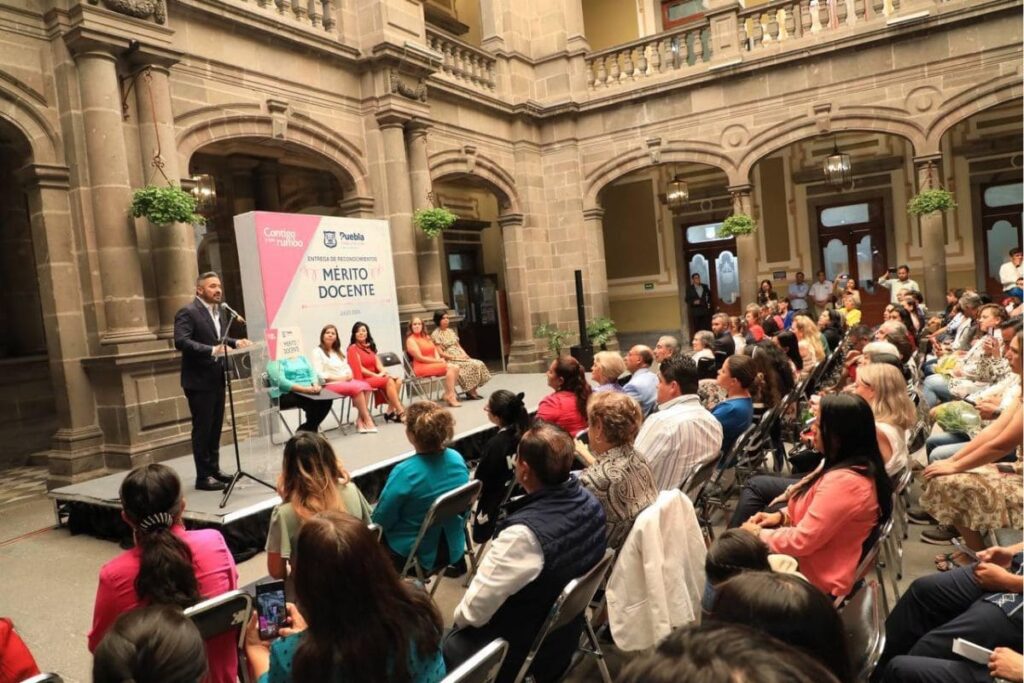 ayuntamiento de Puebla merito docente