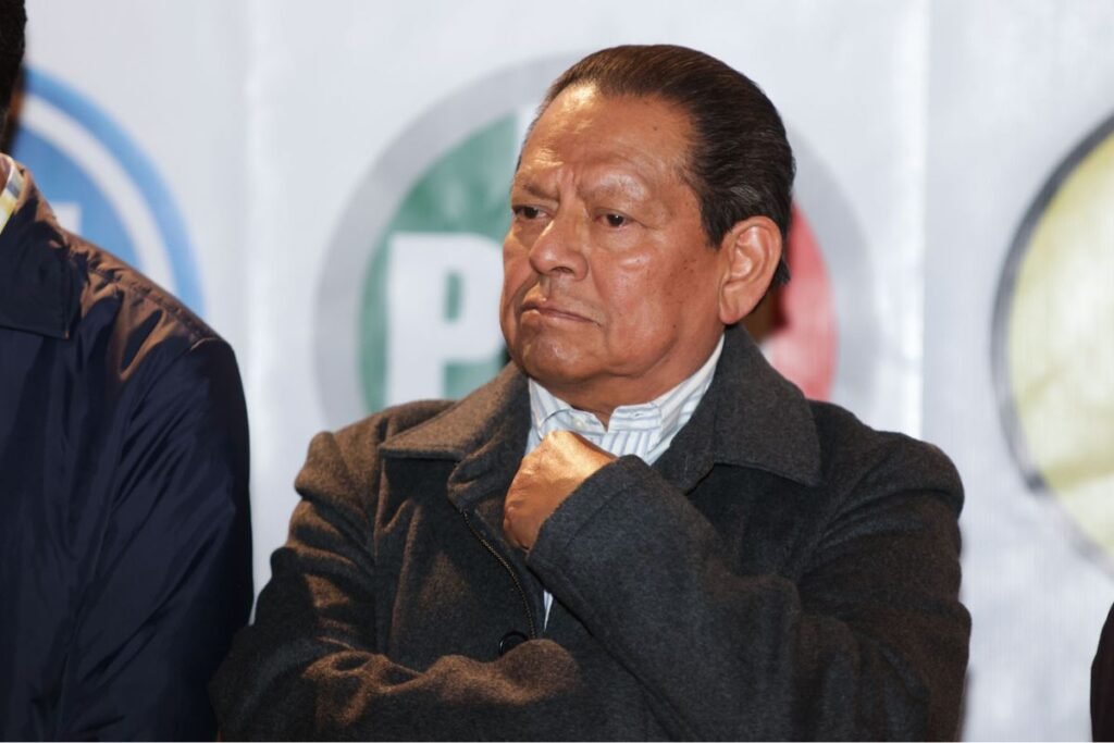 suplente de Carlos Navarro Corro en el Congreso