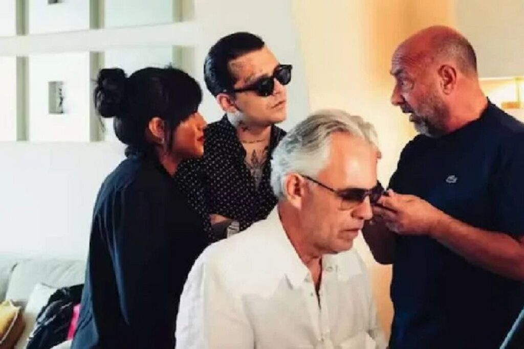 VIDEO: canta Christian Nodal con Andrea Bocelli en Italia