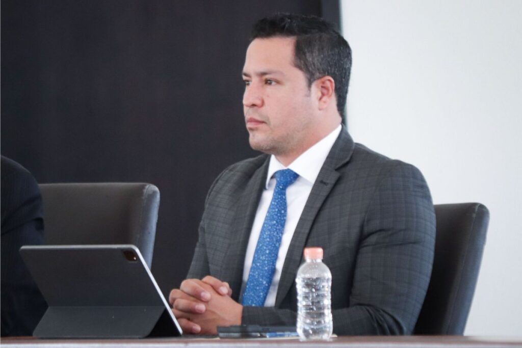 Sergio Salomón propone a consejero jurídico como magistrado de TSJ