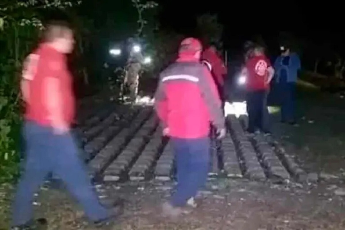 Tormentas rompen ducto de Pemex y se derrama el combustible en el río de Villa Ávila Camacho 1 ducto de pemex se rompe en la ceiba