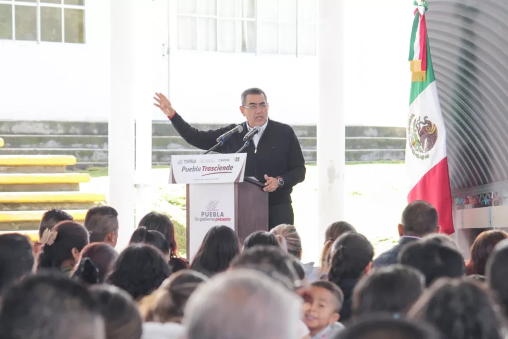 Gobierno de Puebla invertirá 90 mdp para 120 techados de escuelas en el cierre del año