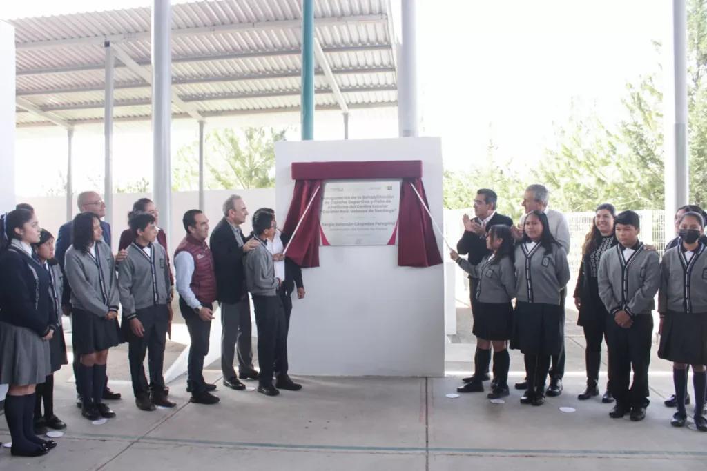 gobernador sergio salomon alcalde electo pepe chedraui Rehabilitacion de Campos Deportivos y Techado 6