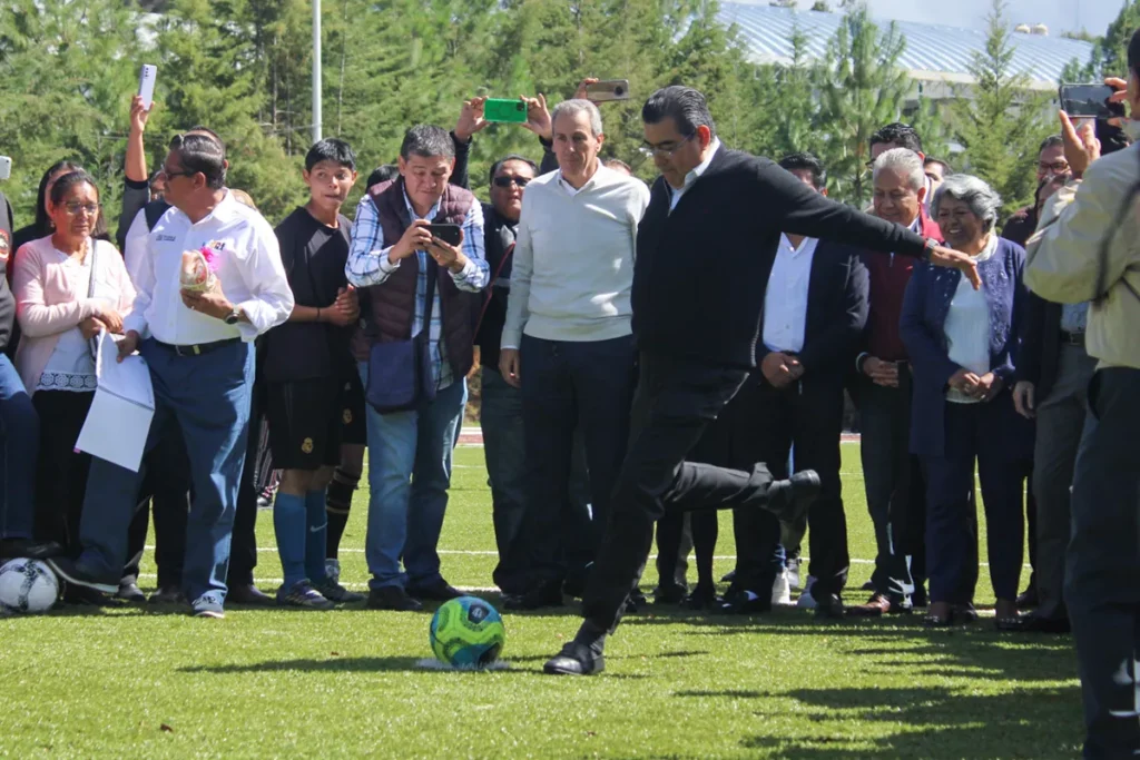 Gobierno de Puebla invertirá 90 mdp para 120 techados de escuelas en el cierre del año