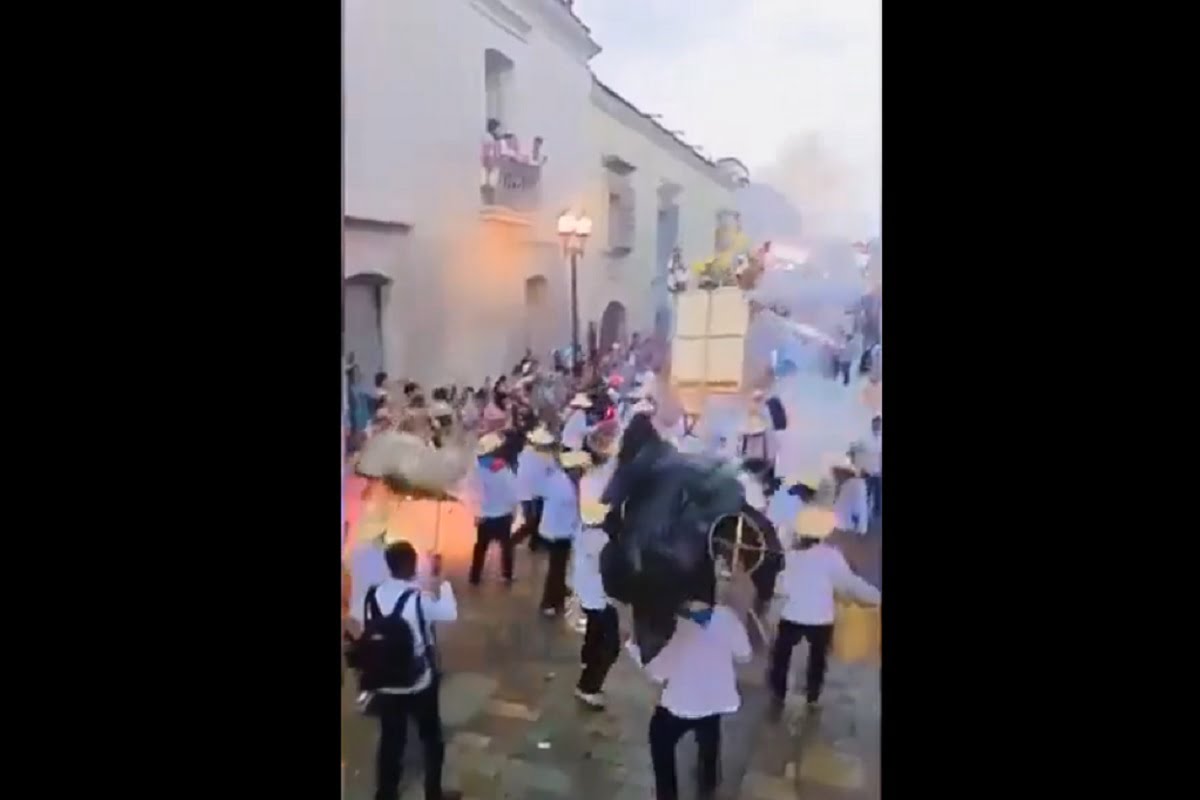 VIDEO: Captan explosión de pirotecnia que dejó 7 personas lesionadas durante la Guelaguetza 6 guelaguetza