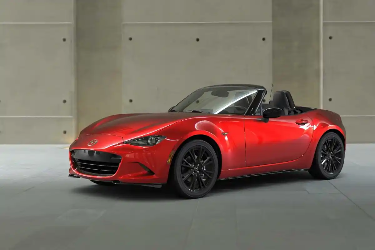 VIDEO: Un hombre encuentra un Mazda deportivo en 520 pesos y pide a Profeco que le hagan válido el precio 1 hombre intenta comprar un mazda deportivo en 520 pesos