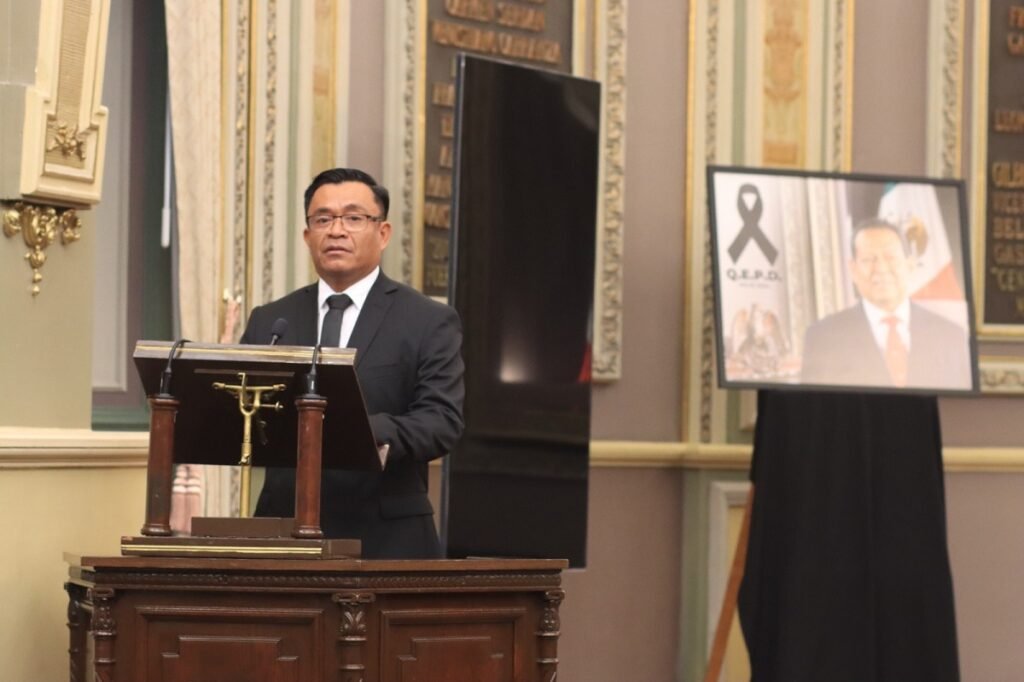 Rinde LXI Legislatura homenaje póstumo al diputado Carlos Navarro Corro