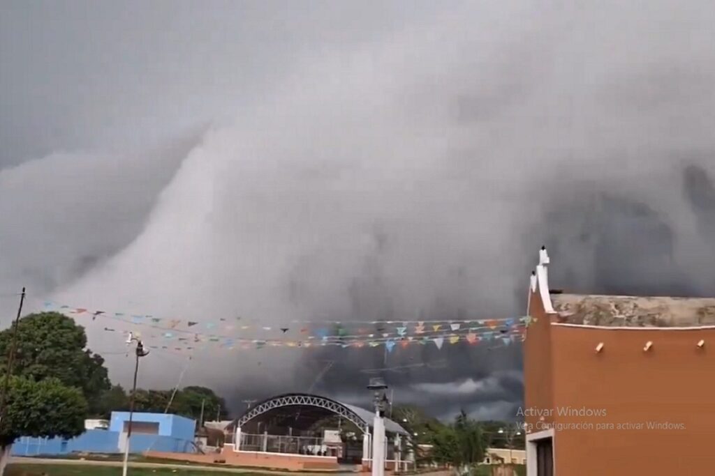 Impresionante formación de nubes antes de la llegada del huracán Beryl sorprende a Yucatán