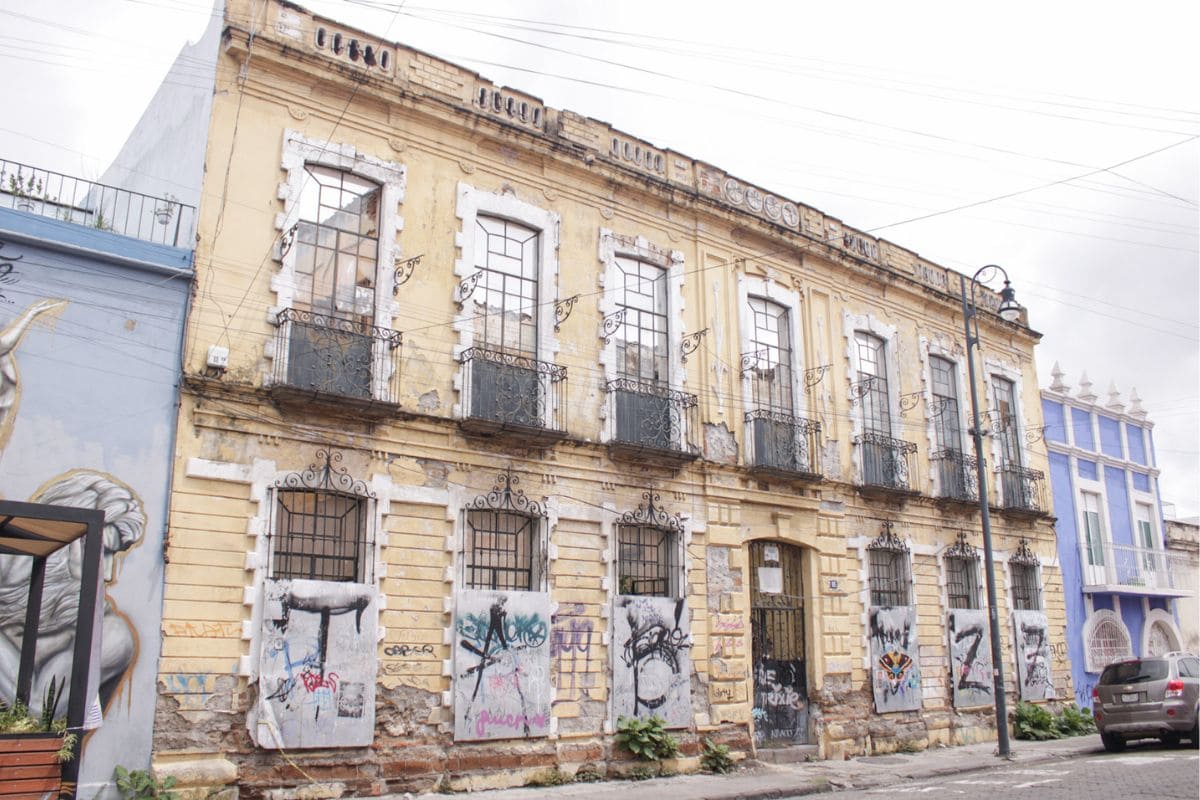 ¿Tienes una casona en el centro? Esto te podría costar el no darle mantenimiento 1 multas casona de Puebla en mal estado