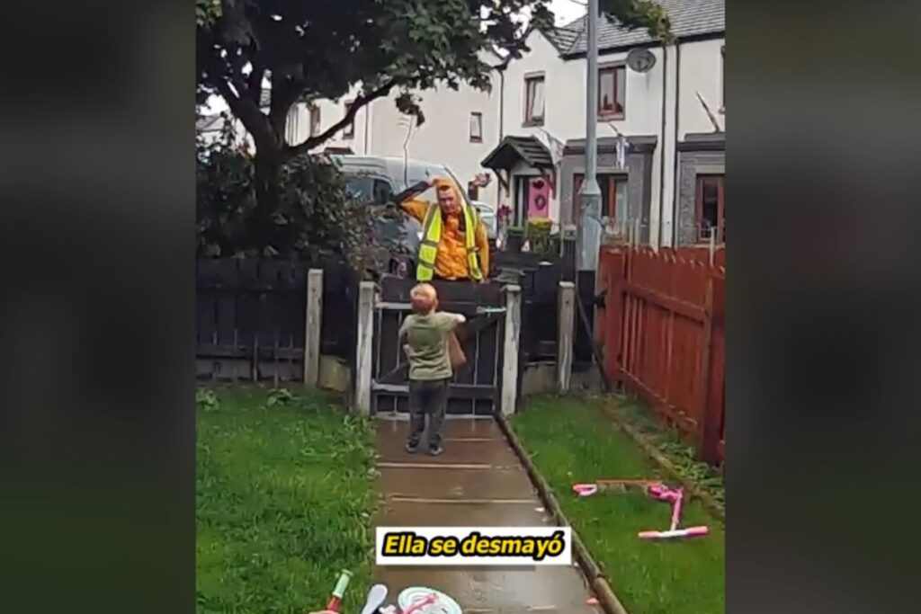 repartidor ayuda a niño