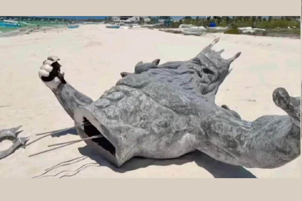 retiran estatua de poseidón de Yucatán