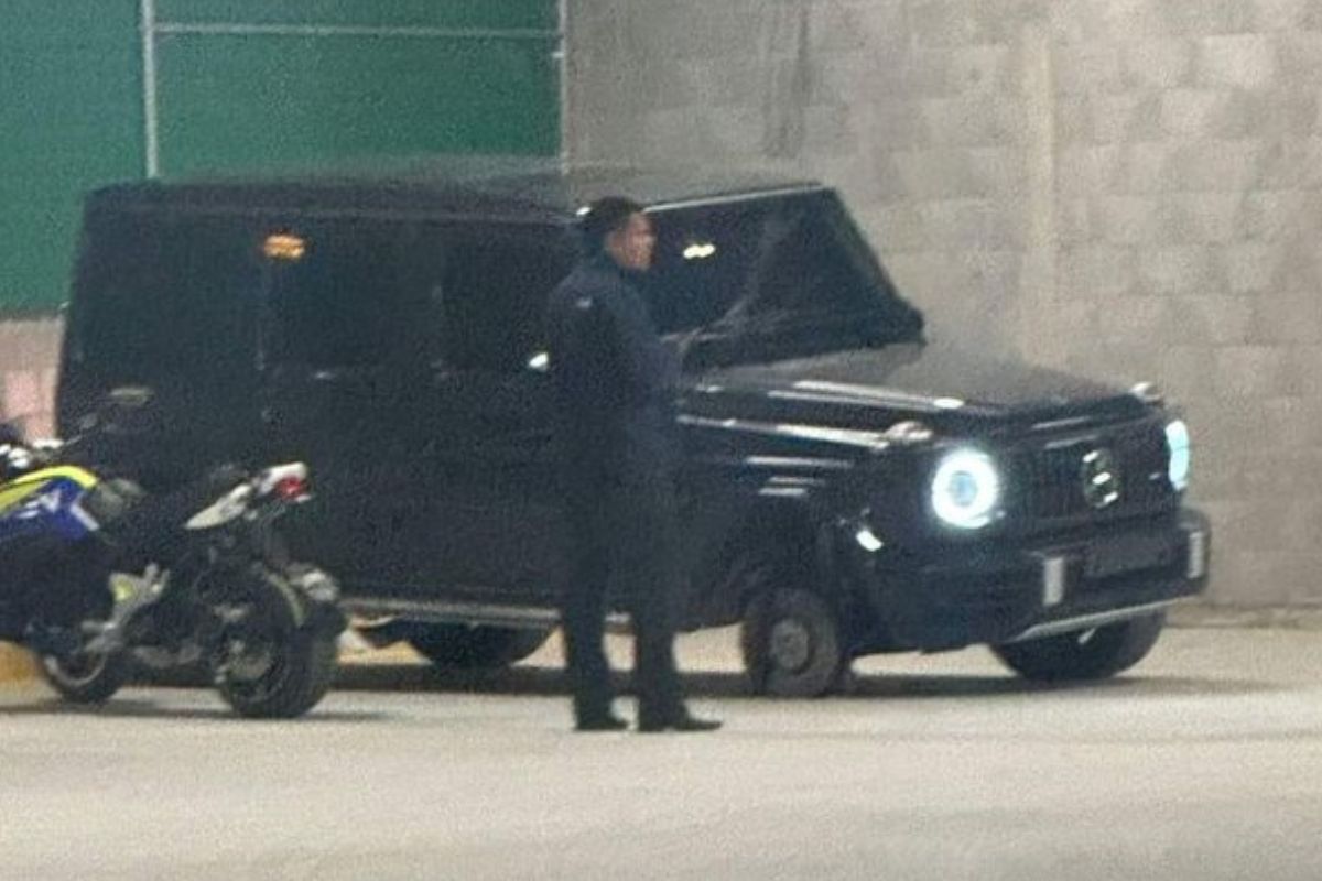 Roban llantas de camioneta en estacionamiento de Walmart Grand Lomas en su inauguración 1 roban llantas Walmart Grand Lomas