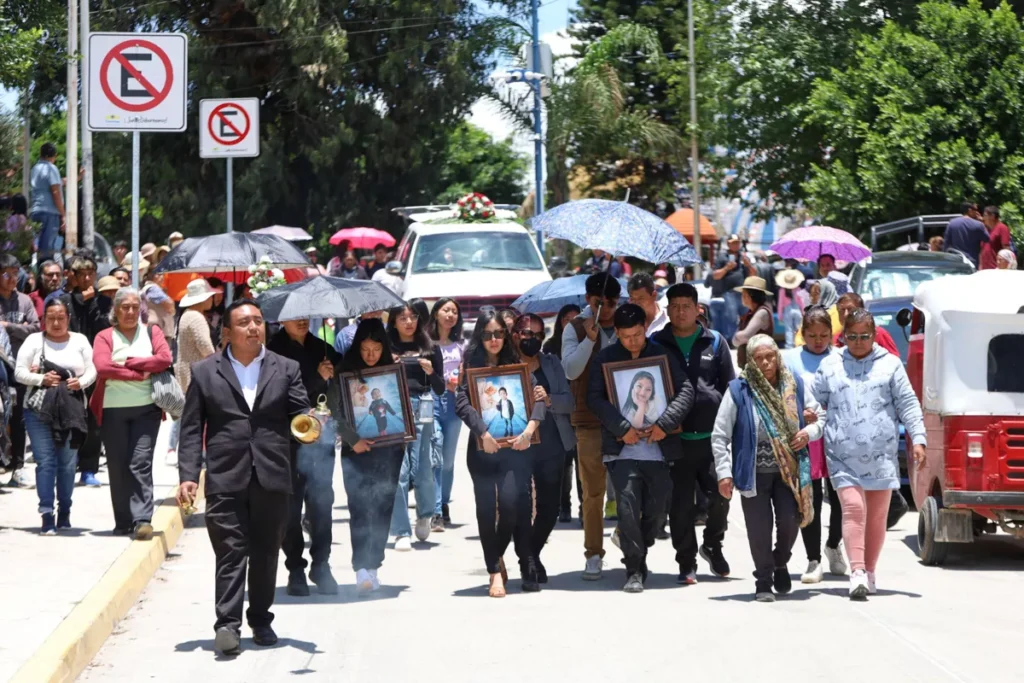 despiden a la familia Osorio Amastral fallecida por la imprudencia de un conductor en Coronango