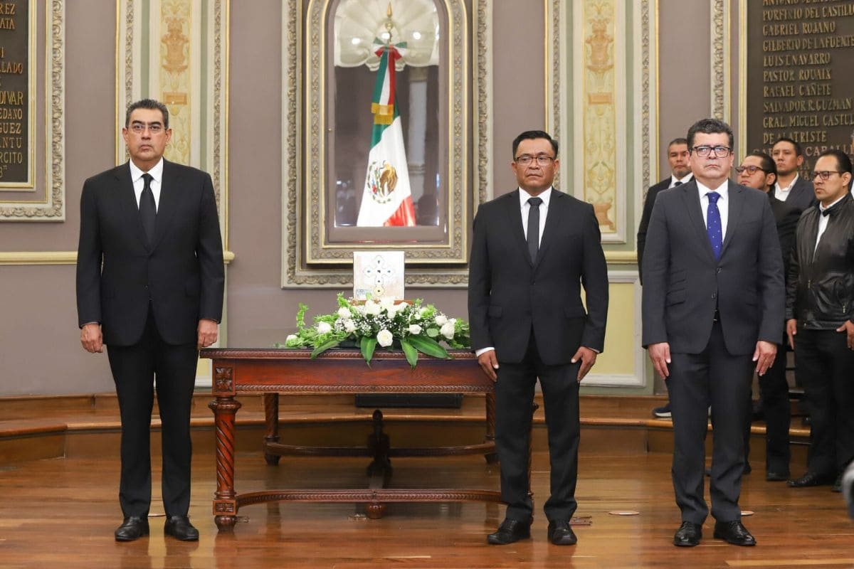 Sergio Salomón acude al homenaje póstumo del diputado Carlos Navarro 1 Sergio Salomón homenaje Carlos Navarro