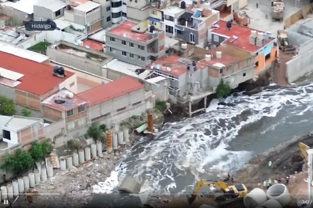 Se forma socavón de 10 metros en Hidalgo; Derriban vivienda donde se generó