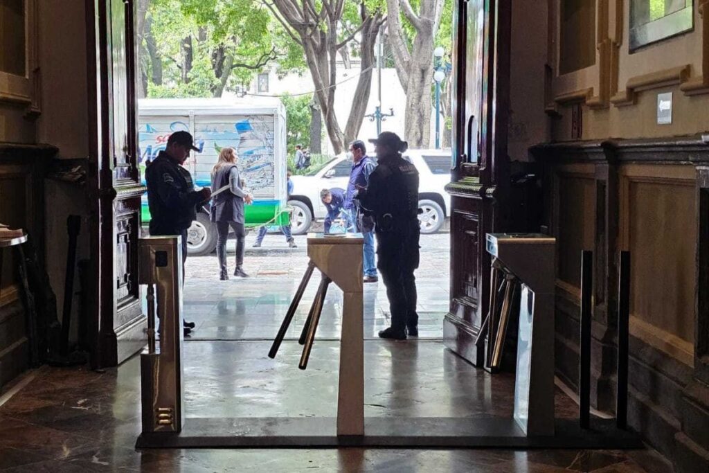 torniquetes entrada Palacio Municipal de Puebla