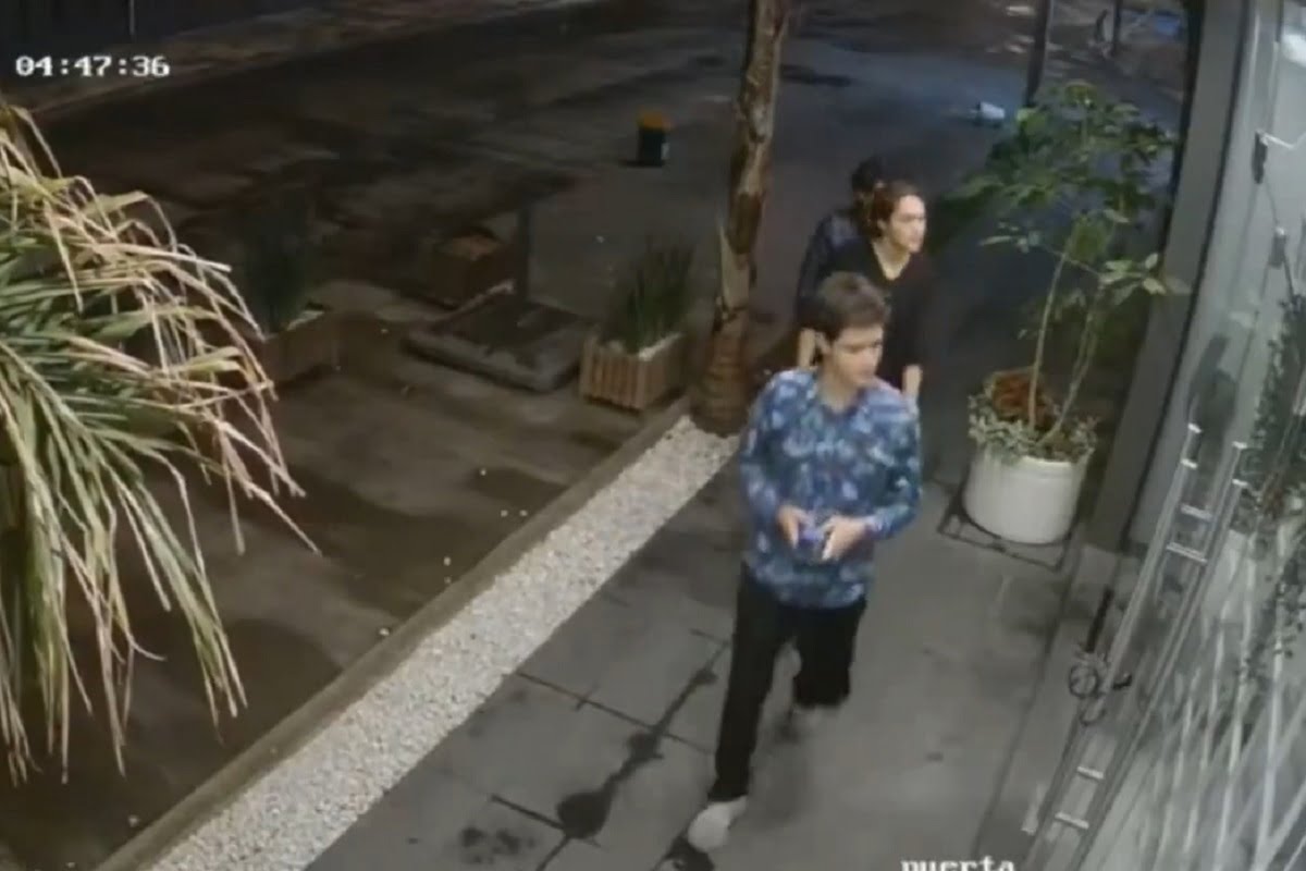 VIDEO: Buscan a tres jóvenes que vandalizaron el Auditorio Metropolitano 1 VIDEO: Buscan a tres jóvenes que vandalizaron el Auditorio Metropolitano