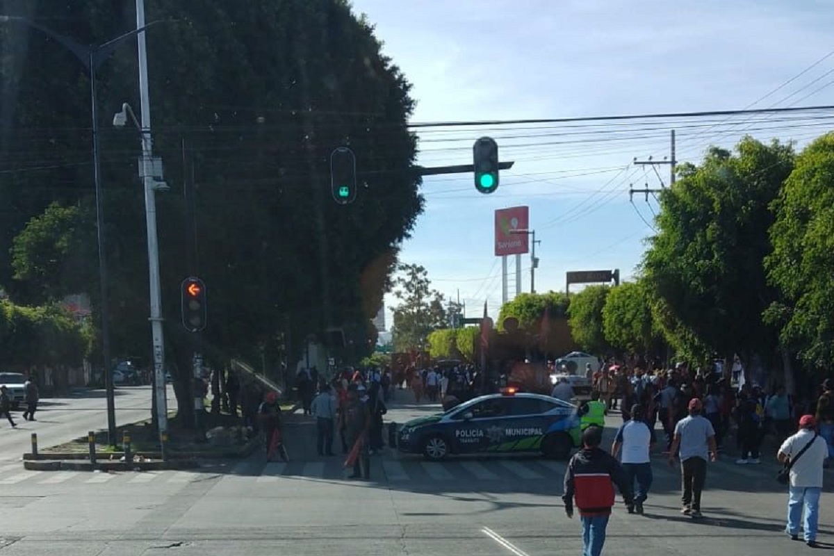 28 de Octubre golpea a dos policías y quema sus motos en la zona de la CAPU 1 28 de Octubre golpea a dos policías y quemas sus motos en la zona de la CAPU