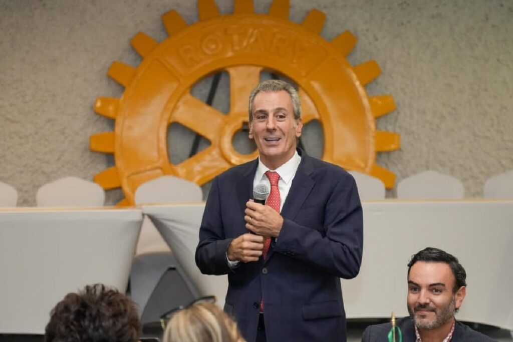 Acude Pepe Chedraui a reunión del Club Rotario Puebla Industrial