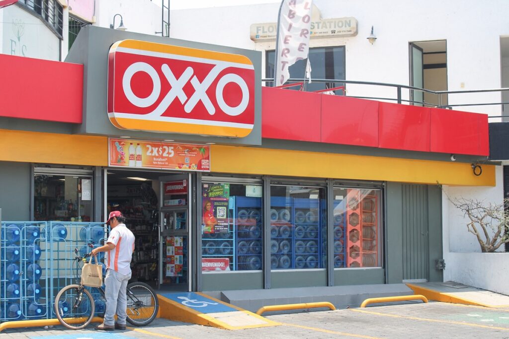 Tiendas y Oxxos también serán clausurados si venden alcohol después de las 12 am en Puebla 4 Alcalde de Puebla justifica prohibicion de venta de alcohol en Oxxos es para reducir inseguridad