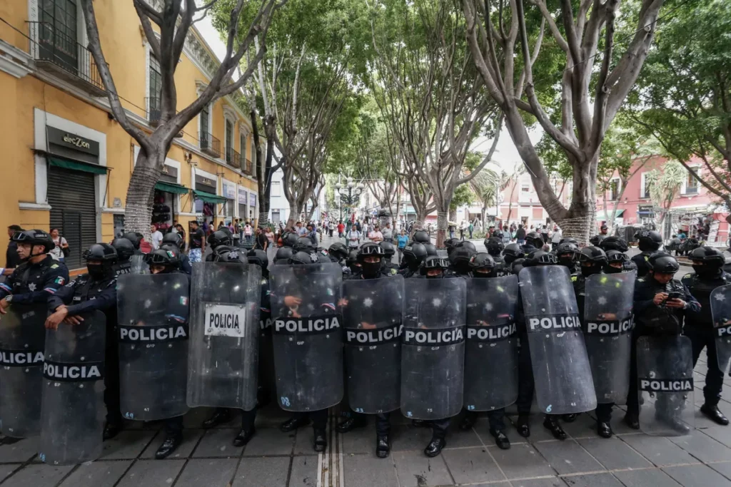 Ambulantes y Policias centro historico 2 4