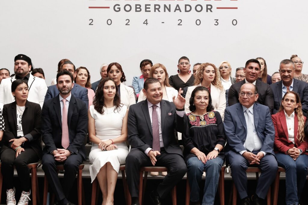 Gabinete de Armenta Rebeca Bañuelos a Medio Ambiente y Manuel Contreras a Infraestructura