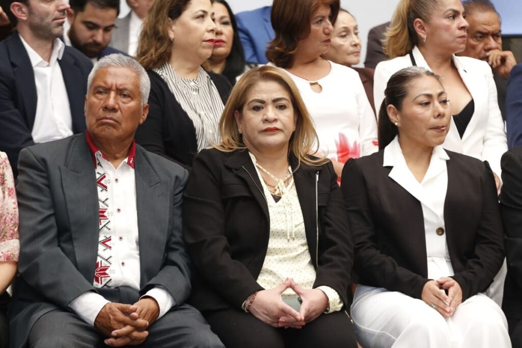 Gabinete de Armenta, nombra a 11 secretarios.