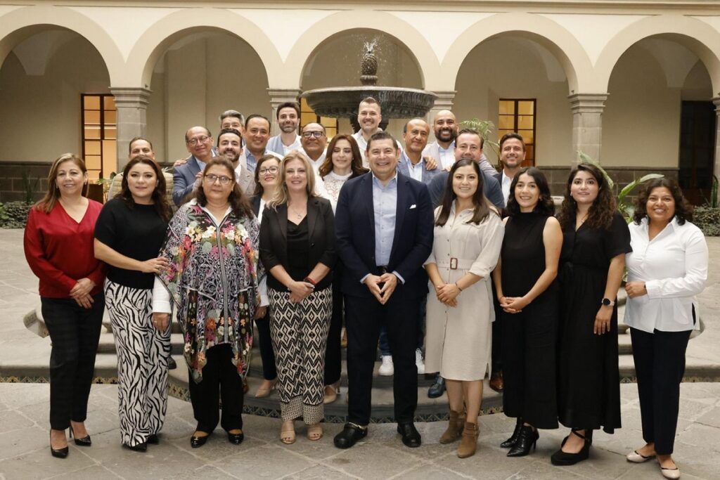 Trabajo coordinado, detonador de proyectos para el desarrollo de Puebla: Armenta 2 Trabajo coordinado detonador de proyectos para el desarrollo de Puebla Armenta 1