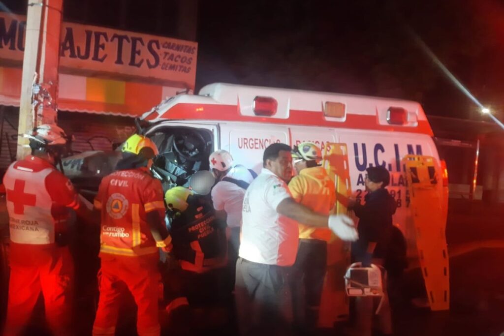 ambulancia choca en calzada Zaragoza