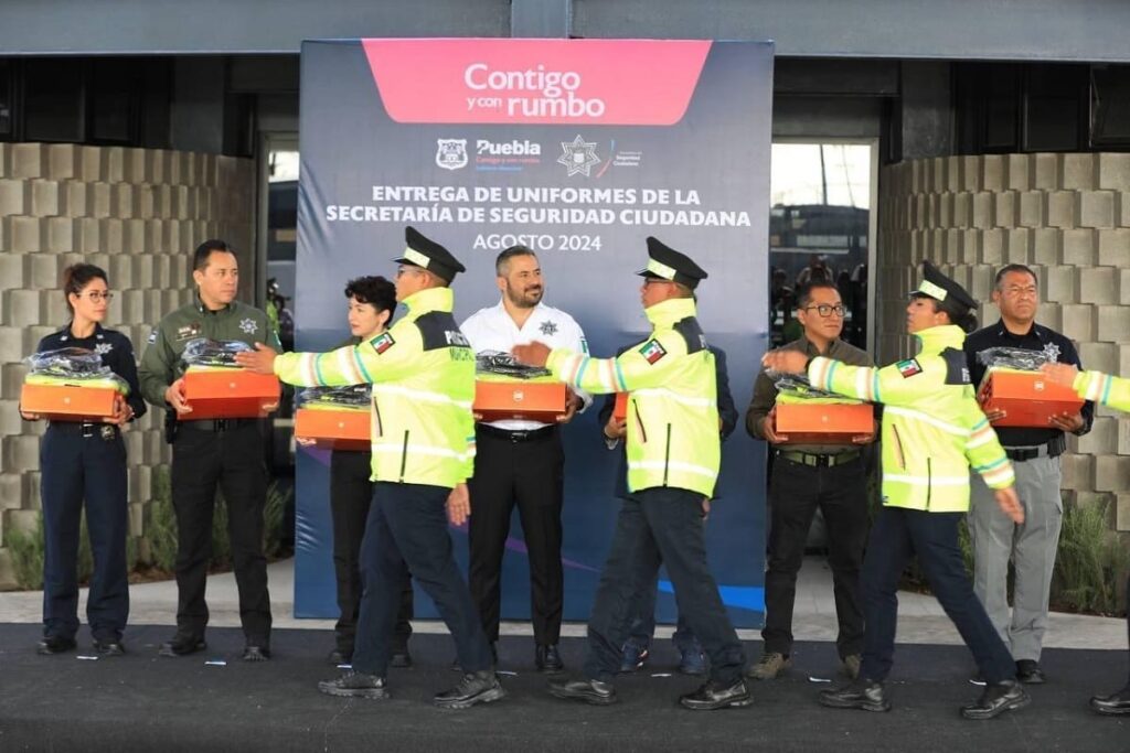 ayuntamiento entrega uniformes a personal de pc 1