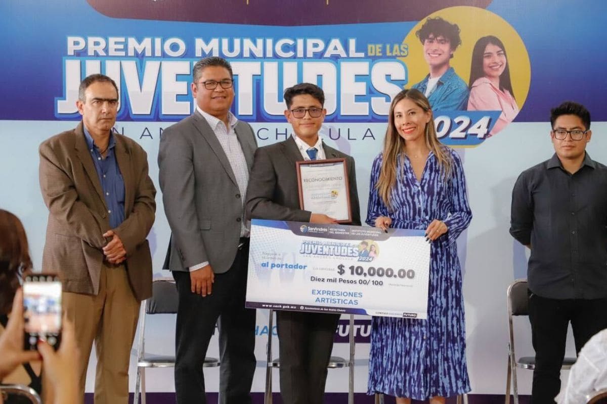 Entrega Ayuntamiento de San Andrés Cholula el premio municipal de las juventudes 1 Ayuntamiento de San Andrés Cholula premio juventud