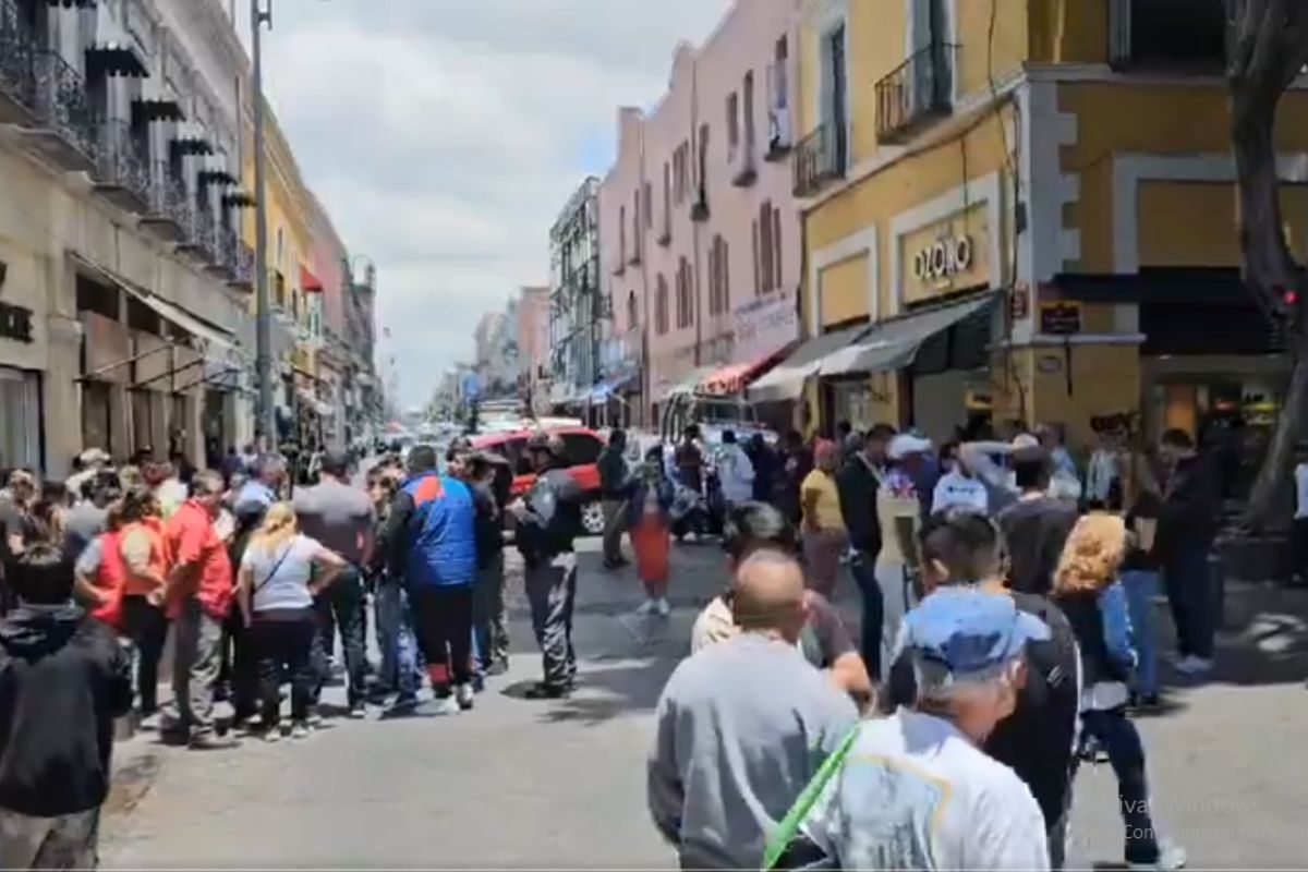 ¡Hay tiro! Ambulantes y personal del Ayuntamiento de Puebla se enfrentan en Centro Histórico 1 enfrentamiento entre ambulantes de Puebla