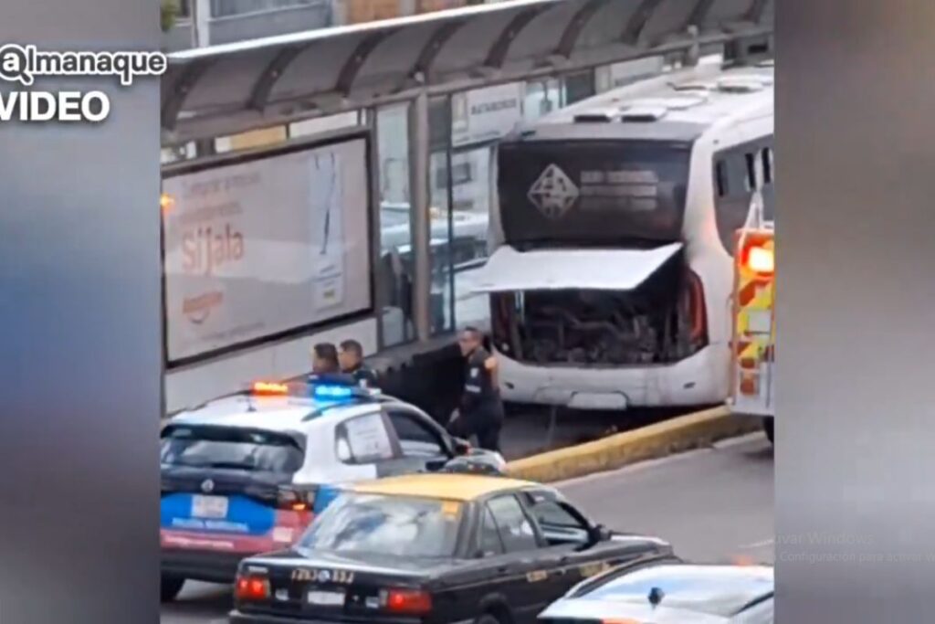 incendio Línea 1 de RUTA en Puebla