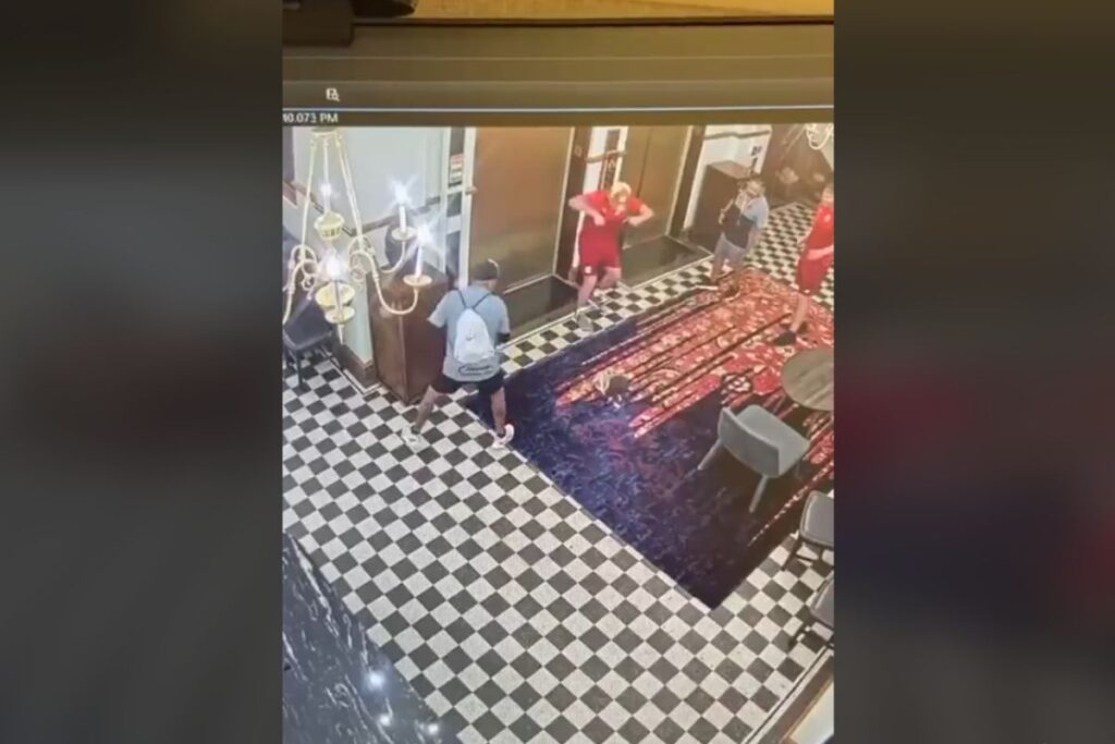 jugadores del Toluca rompen jarrón