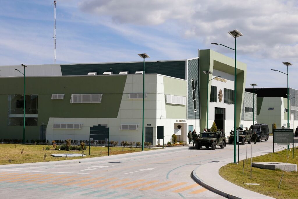 lanza vacantes la industria militar en Puebla